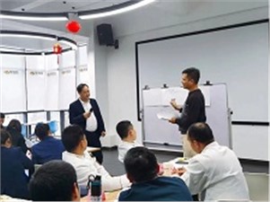 華逸府技術(shù)指導(dǎo)部--預(yù)制菜品鑒活動、循環(huán)菜單、檔口品牌化會議