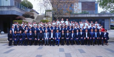 初心不改，穩(wěn)步向前